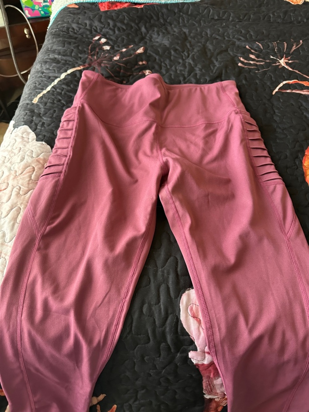 High-Rise Mauve Women's Workout Leggings with Side Ruched Panels